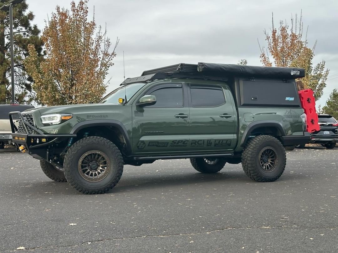 Reign 270 FR+ Awning